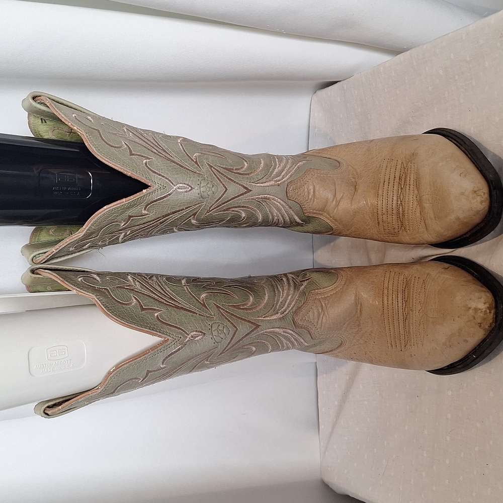 Women's Two-Tone Western Cowboy Boots - Sage Green & Tan - Picture 2 of 13